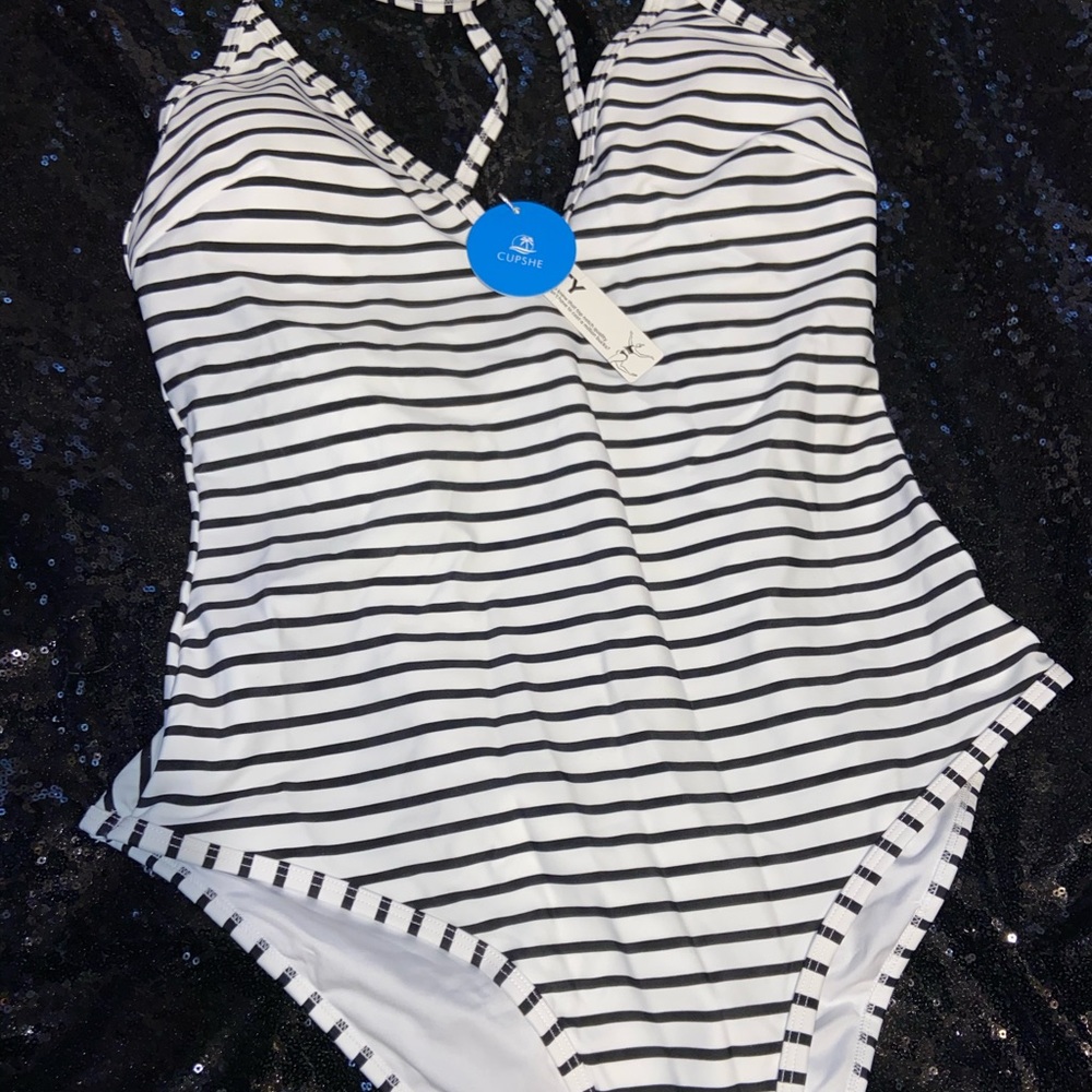 Cupshe one piece🌴